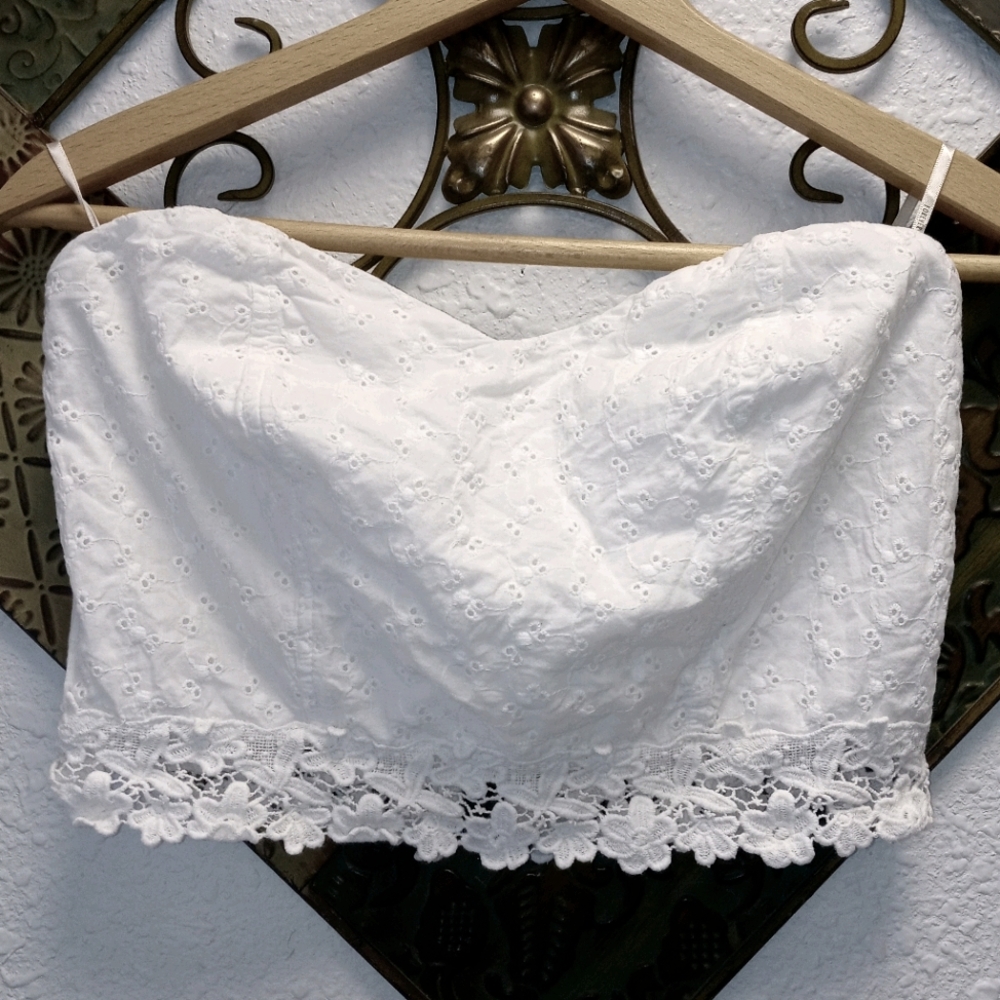 FOREVER 21 WHITE STRAPLESS